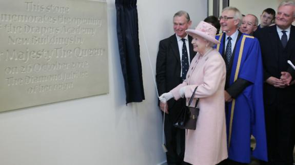 Romford Recorder: The Queen unveils the plaque marking her visit at Drapers' Academy. Picture: Paul Bennett Romford Recorder: The Queen unveils the plaque marking her visit at Drapers' Academy. Picture: Paul Bennett