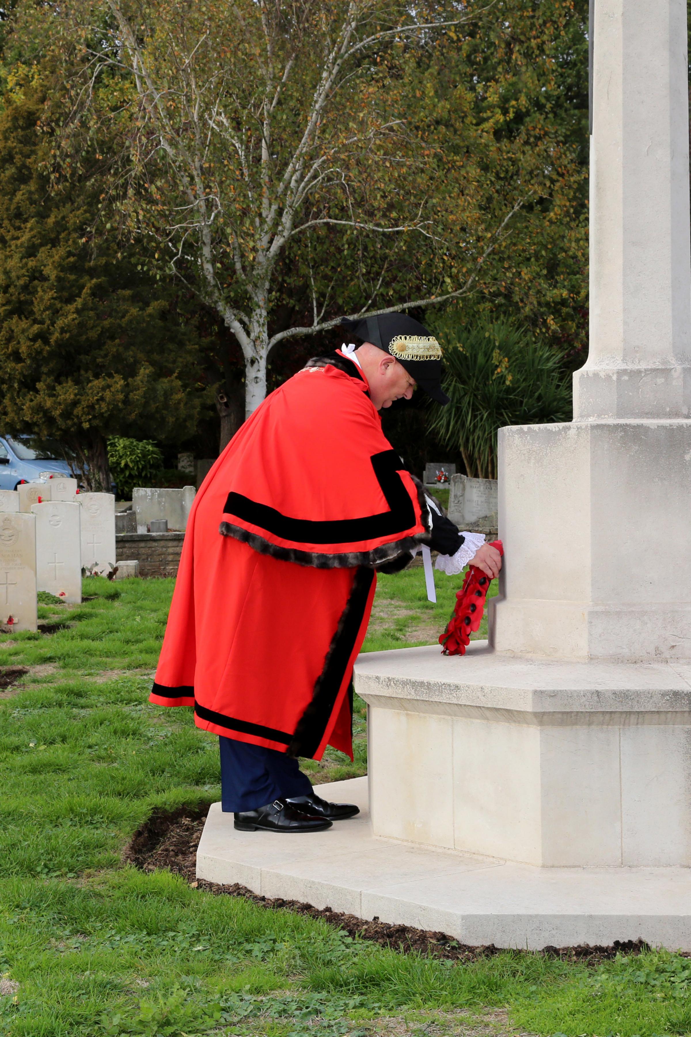 MAYOR CLLR TREVOR McKEEVER LAYS A WREATH ON BEHALF OF THE BOROUGH AT THE MEMORIAL IN HORNCHURCH CEMENTRY ON ARMISTICE DAY 11/11/22