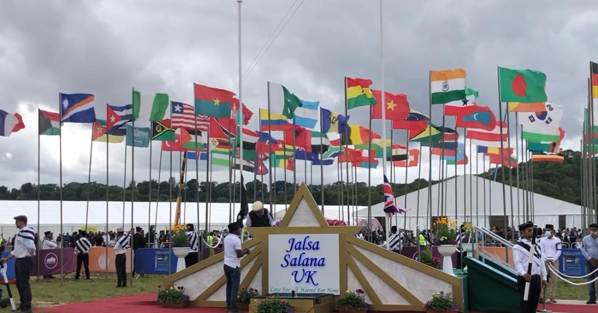 Muslims stand 'shoulder to shoulder' at largest Islamic convention in UK - Vimarsana News
