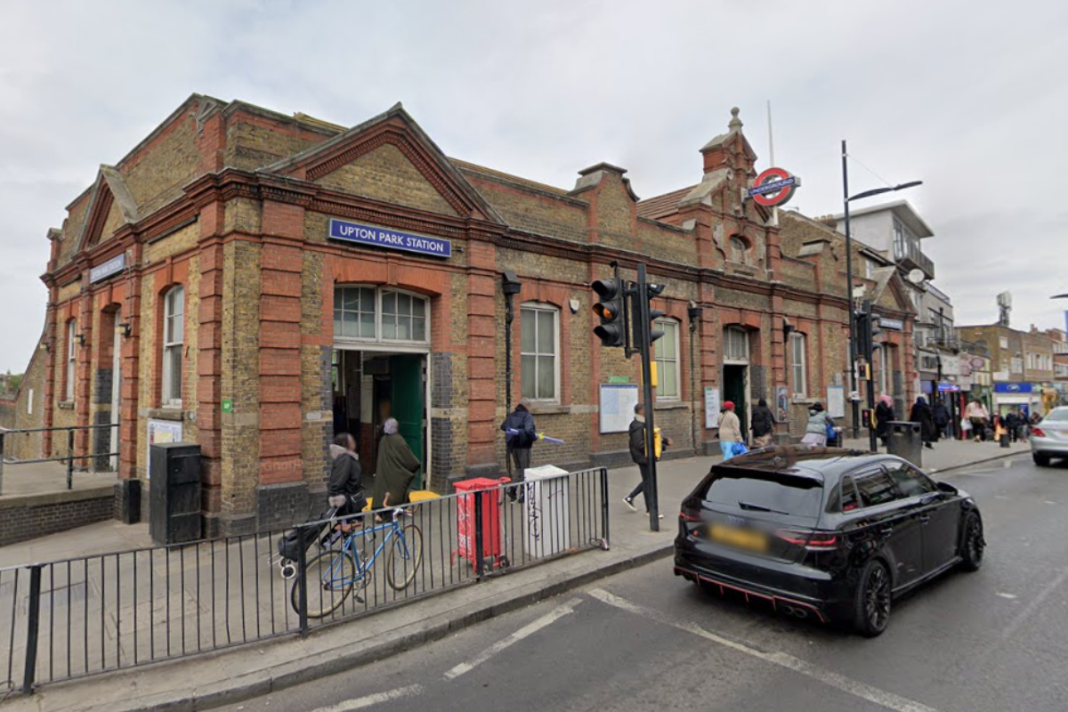 Upton Park 'casualty on track' shuts District line - Vimarsana News