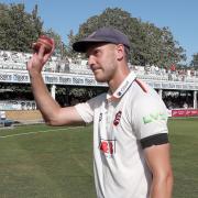 Jamie Porter acknowledges the Essex crowd after his six-wicket haul