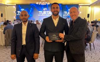 Remzi Erdogan (centre) with Mangal Meze's award